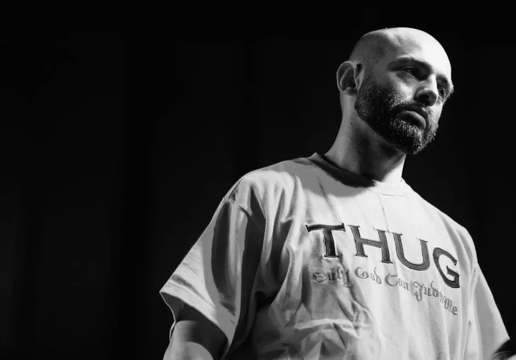 Vito professeur de Boxe au Centre Paris Anim' Beaujon - 3AC8 ©Angelique graphics